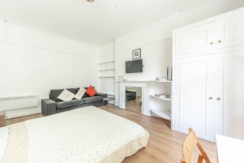 Studio to rent, Marloes Road, Kensington, London, W8