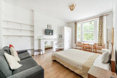 Studio to rent, Marloes Road, Kensington, London, W8