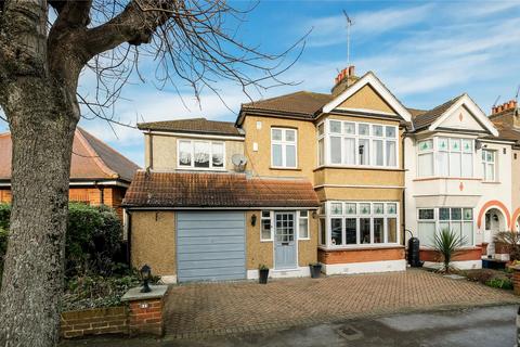 4 bedroom end of terrace house for sale, Reydon Avenue, Wanstead