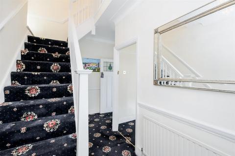 4 bedroom end of terrace house for sale, Reydon Avenue, Wanstead