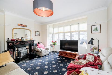 4 bedroom end of terrace house for sale, Reydon Avenue, Wanstead