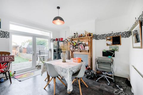 4 bedroom end of terrace house for sale, Reydon Avenue, Wanstead