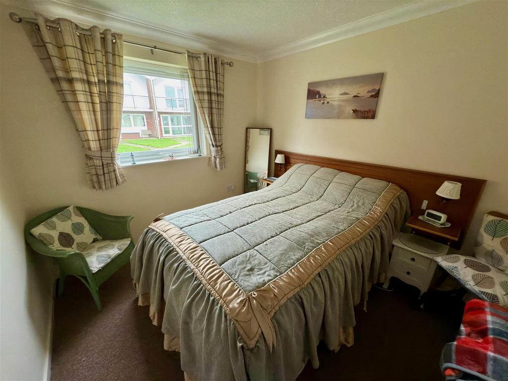 BED 1.jpg