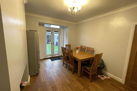 16 Smallshaw Lane, Ashton-under-lyne, OL6 8PN
