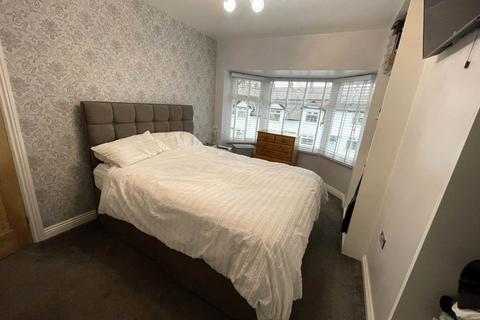16 Smallshaw Lane, Ashton-under-lyne, OL6 8PN