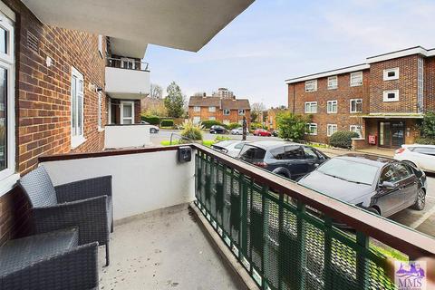 2 bedroom flat for sale, Middle Street, Gillingham