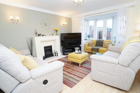 4 bedroom detached house for sale, Javelin Close, Idle, Bradford