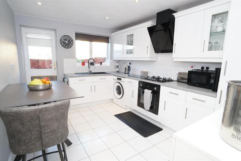 4 bedroom detached house for sale, Javelin Close, Idle, Bradford