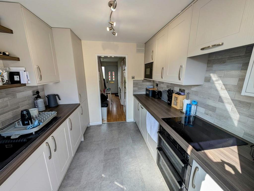 17 badgeworth kitchen 1.jpg