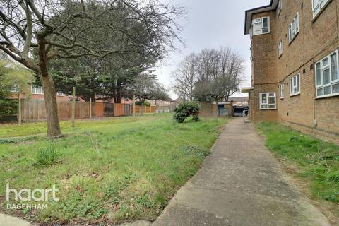 15 Braintree Road, Dagenham, RM10 7NA