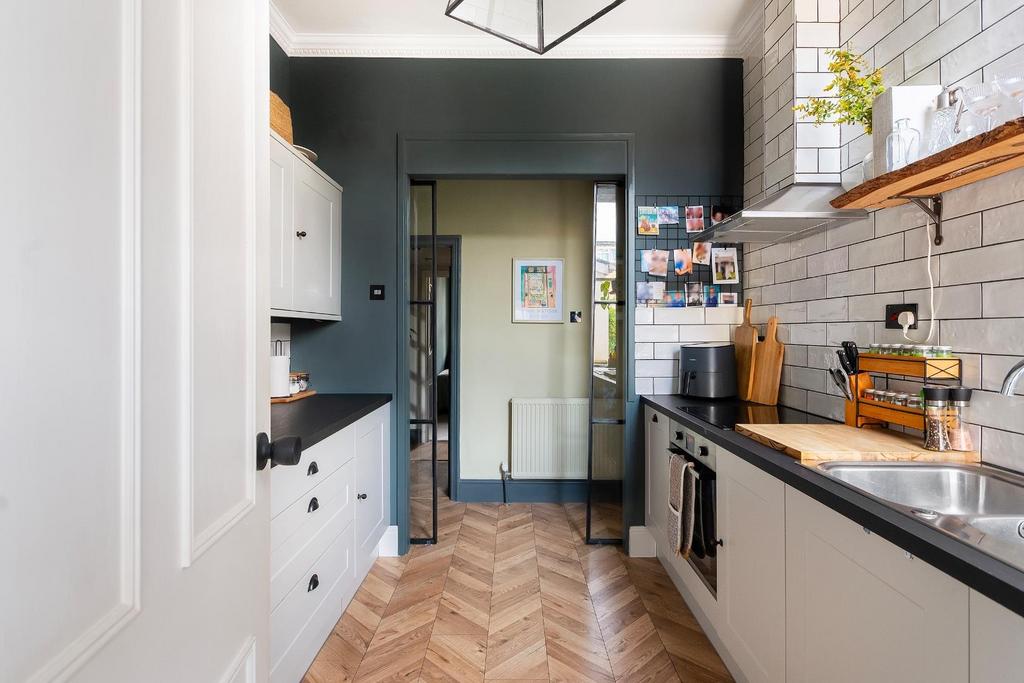 G1 F6 CRTN - Kitchen C.jpg