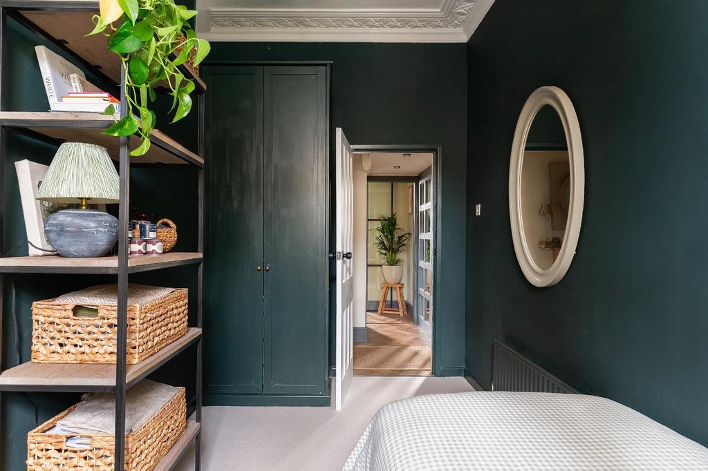 G1 F6 CRTN - Bedroom L.jpg
