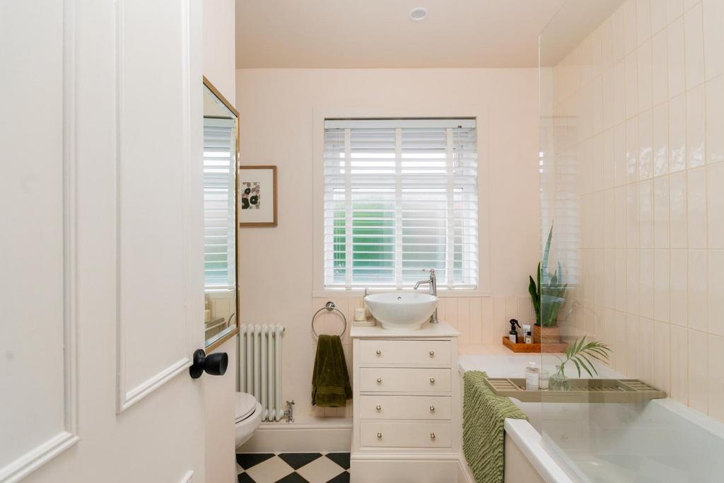 G1 F6 CRTN - Bathroom C.jpg
