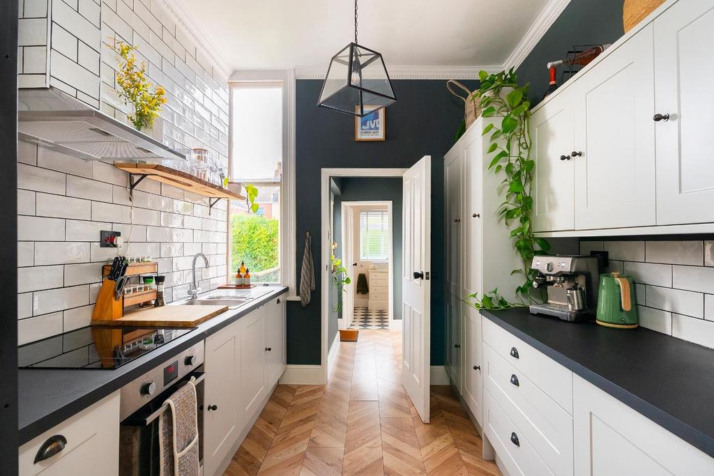 G1 F6 CRTN - Kitchen E.jpg