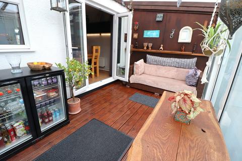 3 bedroom semi-detached house for sale, Ringwood Drive, Leigh-on-Sea, SS9