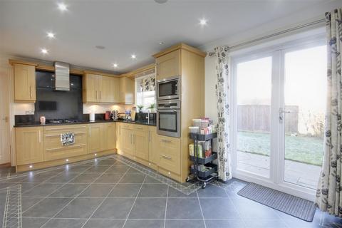 5 bedroom detached house for sale, Northwood Drive, Hessle