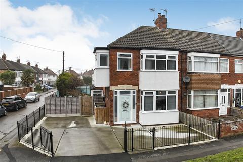 3 bedroom end of terrace house for sale, Bernadette Avenue, Hull