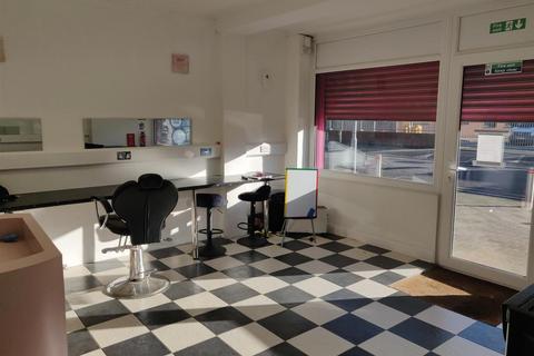 Shop to rent, Dagenham Road, Dagenham