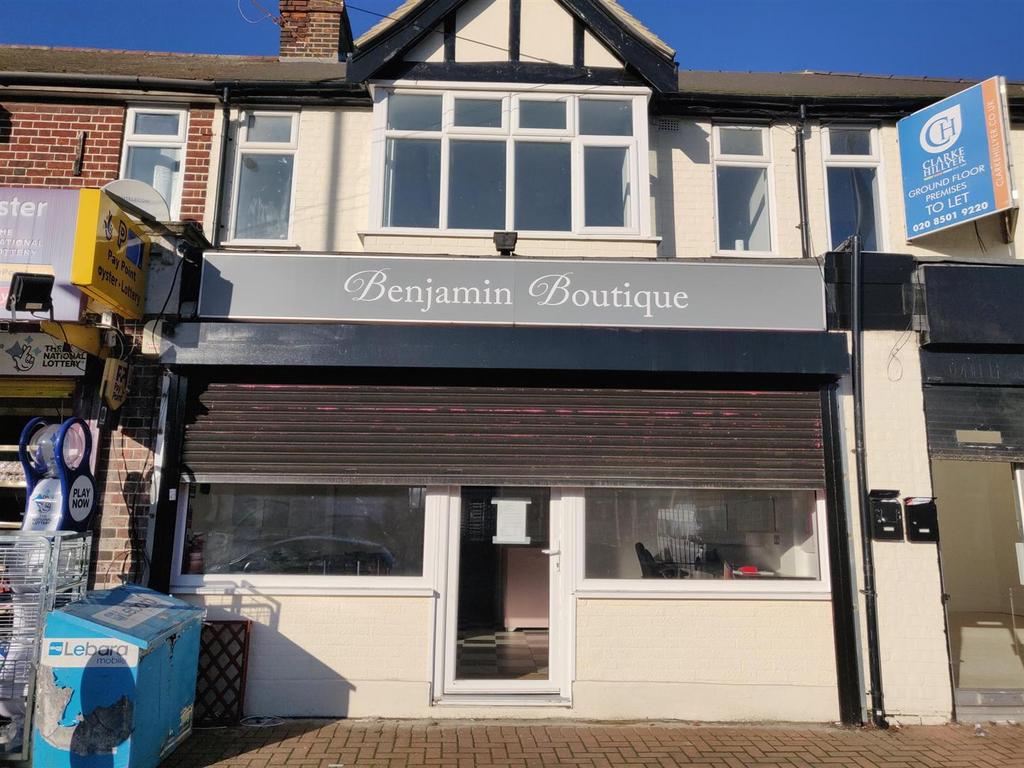 Dagenham Road, Dagenham Shop - £1,125 pcm (£260 pw)