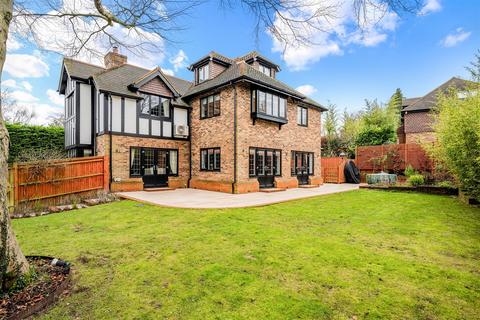1 High Oaks Close, Coulsdon, CR5 3EZ