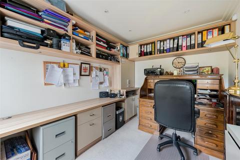 1 High Oaks Close, Coulsdon, CR5 3EZ