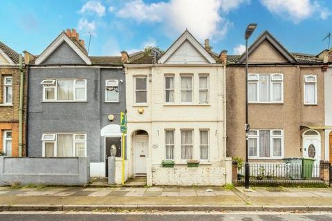 4 bedroom semi-detached house for sale, Chadwin Road, London, E13