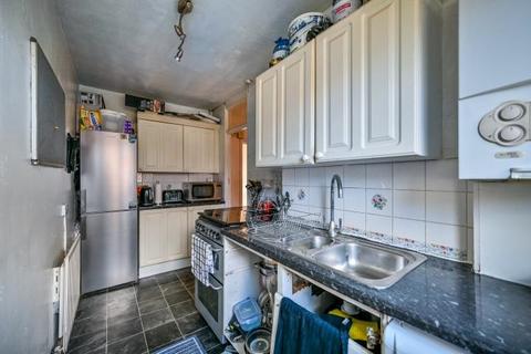 2 bedroom flat for sale, Errol Gardens, New Malden, Surrey, KT3