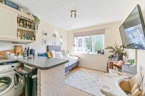 1 bedroom flat for sale, Mayfield Court, Albert Road, London SE25