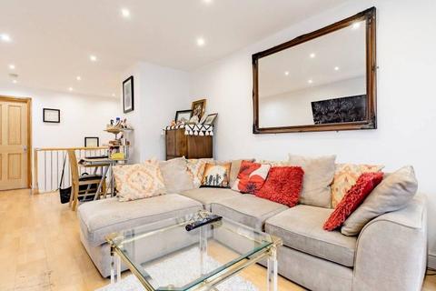 3 bedroom flat for sale, Wentworth Crescent, London, SE15