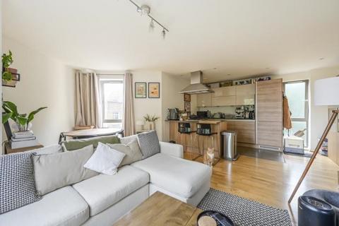 2 bedroom flat for sale, Caxton Apartments, Cable Street, London, E1