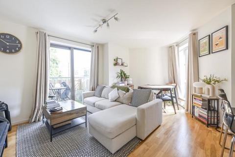 2 bedroom flat for sale, Caxton Apartments, Cable Street, London, E1