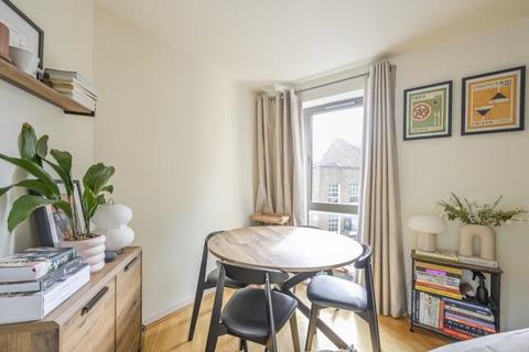 2 bedroom flat for sale, Caxton Apartments, Cable Street, London, E1