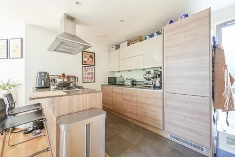 2 bedroom flat for sale, Caxton Apartments, Cable Street, London, E1