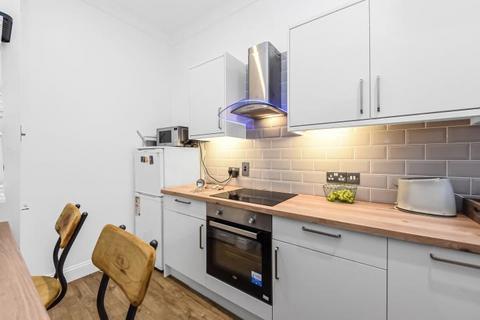 5 bedroom flat for sale, Leathwaite Road, London, SW11