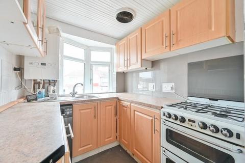 2 bedroom flat for sale, Torrington Road, Greenford, UB6