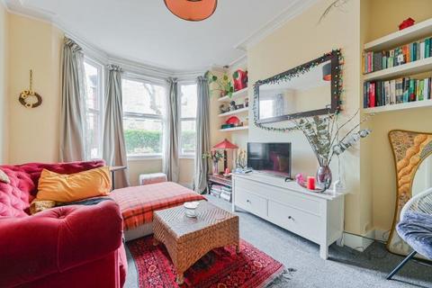 1 bedroom flat for sale, Fallsbrook Road, London, SW16