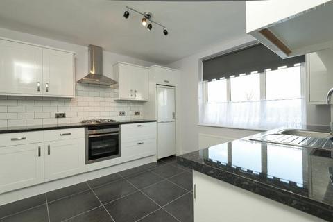 3 bedroom flat for sale, Bromley Lodge, Lynton Road, London, W3