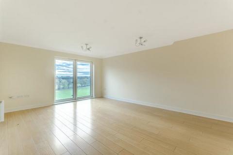 2 bedroom flat for sale, Damask Court, Cleeve Way, Sutton, Surrey, SM1