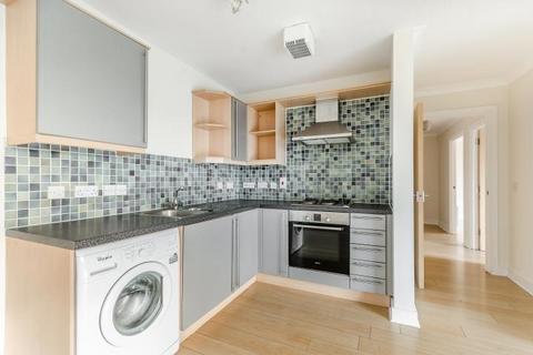 2 bedroom flat for sale, Damask Court, Cleeve Way, Sutton, Surrey, SM1