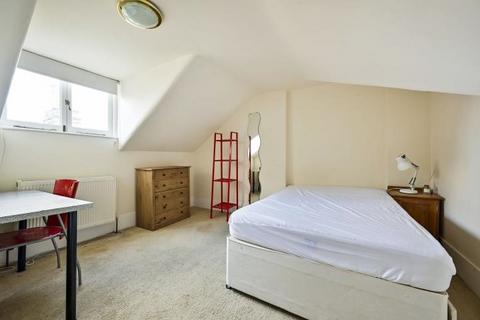 3 bedroom flat for sale, Wandsworth Bridge Road, London, SW6