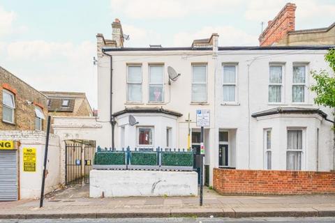 2 bedroom flat for sale, Cowick Road, London, SW17