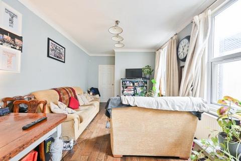 2 bedroom flat for sale, Cowick Road, London, SW17