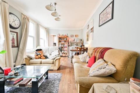 2 bedroom flat for sale, Cowick Road, London, SW17