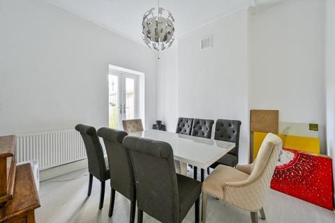 220 Lee High Road, London, SE13 5PL