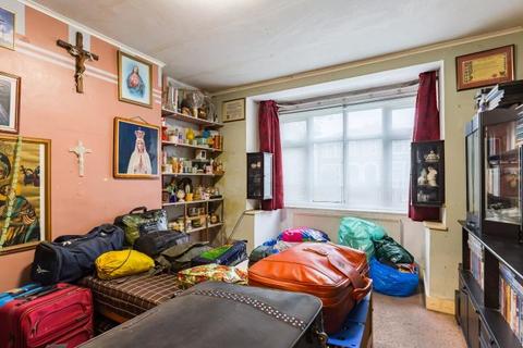 3 bedroom flat for sale, Fairlop Court, Fairlop Road, London, E11