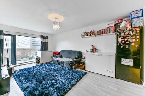 2 bedroom flat for sale, Radnor House, London Road, London, SW16