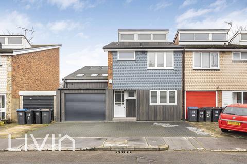 undefined, London SE25