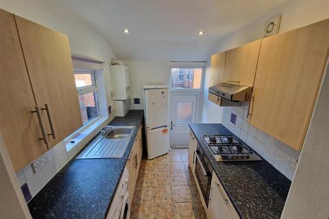 2 bedroom flat to rent, Stannington Place, Heaton