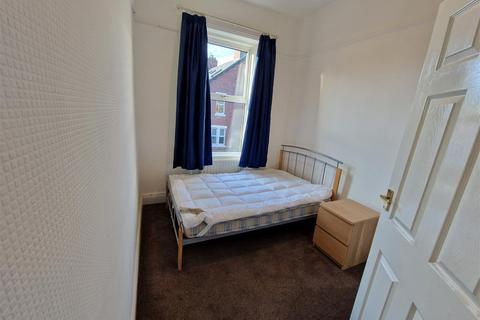 2 bedroom flat to rent, Stannington Place, Heaton