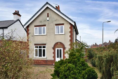 3 bedroom detached house for sale, Fosse Road, Farndon